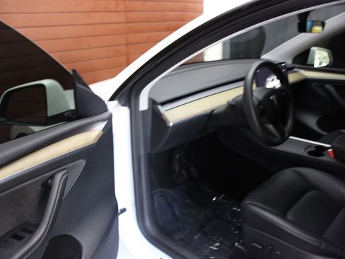 Used 2023 Tesla Model Y Long Range image 2