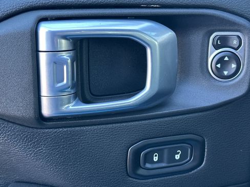 Used 2021 Jeep Wrangler Unlimited Sahara w/ Cold Weather Group image 13