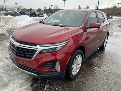 Used 2023 Chevrolet Equinox LT image 3