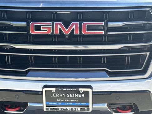 Used 2023 GMC Yukon AT4 w/ AT4 Premium Package AWD/4WD image 12