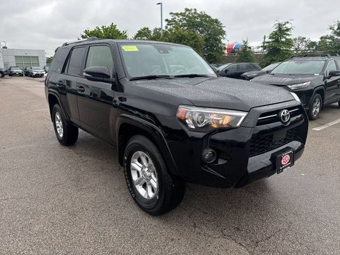 Used 2024 Toyota 4Runner SR5 Premium w/ Moonroof Package AWD/4WD image 10