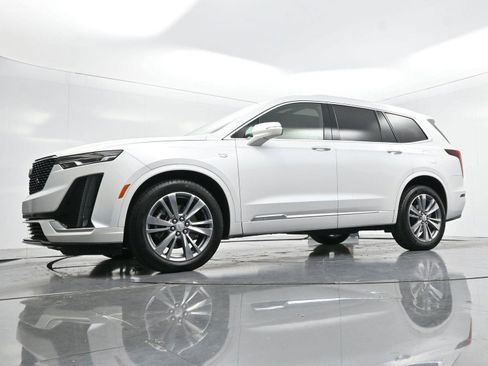 Used 2025 Cadillac XT6 Premium Luxury image 52