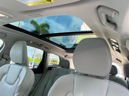 Used 2023 Volvo XC60 B5 Plus w/ Protection Package Premier image 19