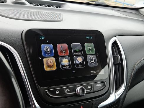 Used 2018 Chevrolet Equinox Premier FWD image 24