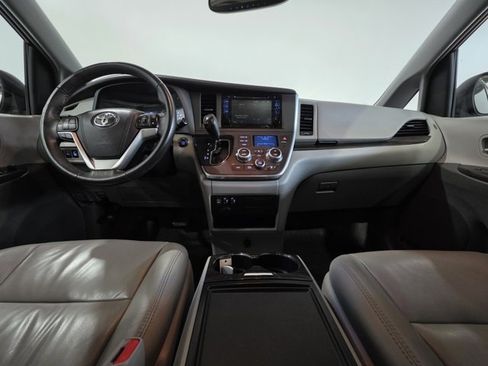 Used 2017 Toyota Sienna XLE w/ XLE Navigation Package image 14