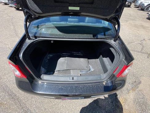 Used 2010 Volkswagen Passat Komfort FWD image 25