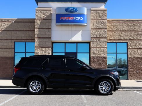 New 2026 Ford Explorer Active image 5