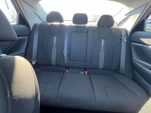 Used 2025 Hyundai Elantra SEL image 37