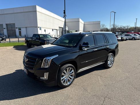 Used 2020 Cadillac Escalade Platinum w/ Escalade Sport Edition AWD/4WD image 3