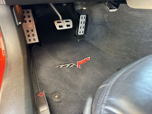 Used 2005 Chevrolet Corvette Coupe w/ Preferred Equipment Group RWD image 18