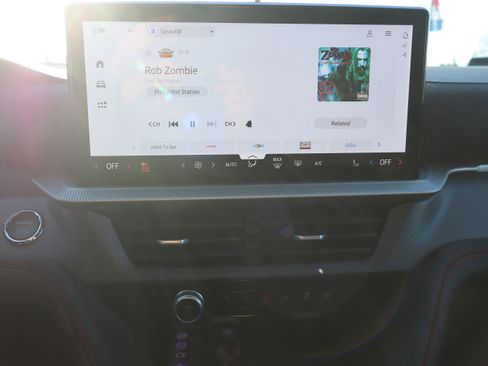 Used 2025 Ford Explorer ST image 19