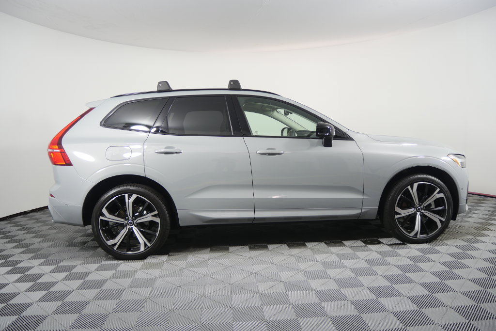 Used 2025 Volvo XC60 B5 Ultra w/ Protection Package Premier AWD/4WD image 3
