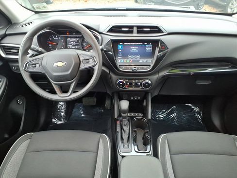 Used 2021 Chevrolet TrailBlazer LT w/ Sun and Liftgate Package image 11