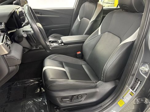 Used 2025 Toyota Camry SE FWD image 25