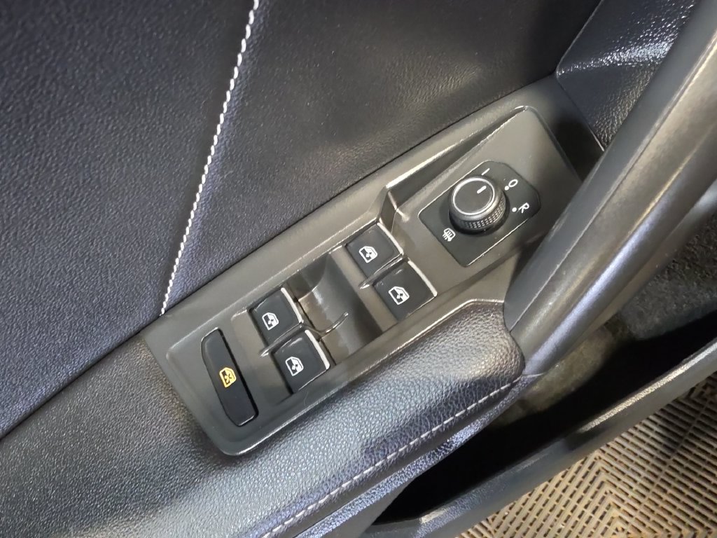 Used 2022 Volkswagen Tiguan SE FWD image 15