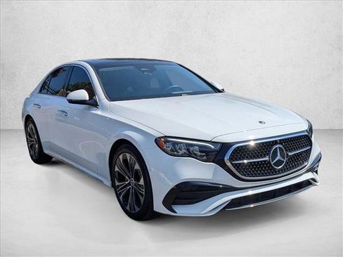 Used 2025 Mercedes-Benz E 350 4MATIC Sedan image 4