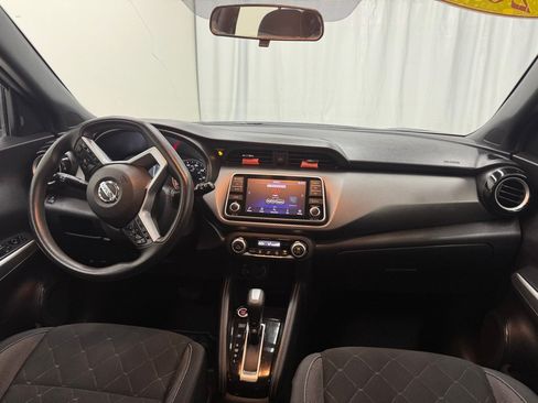 Used 2019 Nissan Kicks SV FWD image 18