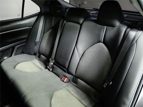 Used 2022 Toyota Camry LE FWD image 17