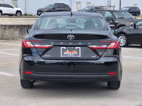 Used 2025 Toyota Camry LE FWD image 5