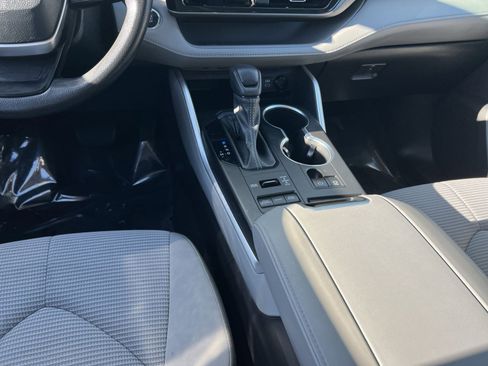 Used 2022 Toyota Highlander L image 22