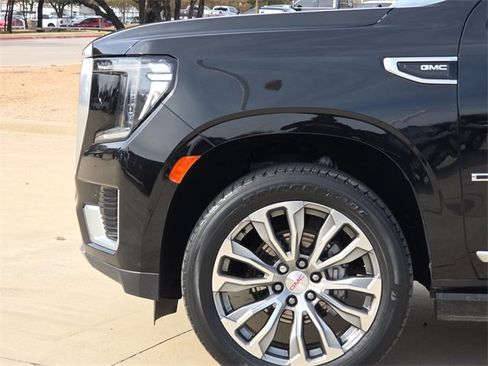 Used 2021 GMC Yukon XL Denali w/ Denali Premium Package image 5