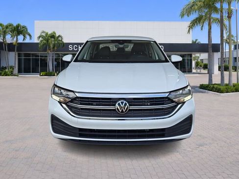 Used 2024 Volkswagen Jetta SE image 2