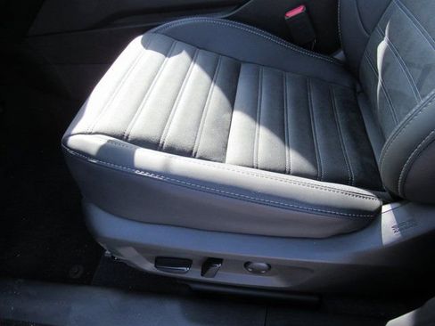 New 2025 Mitsubishi Outlander SE image 14