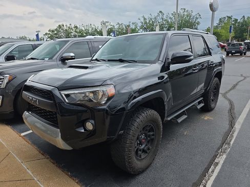 Used 2018 Toyota 4Runner TRD Off-Road Premium AWD/4WD image 3