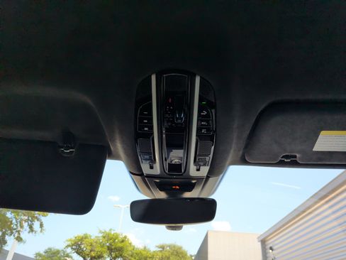 Used 2020 Porsche Cayenne Turbo AWD/4WD image 26