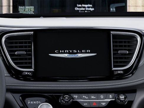 New 2025 Chrysler Pacifica Limited image 18