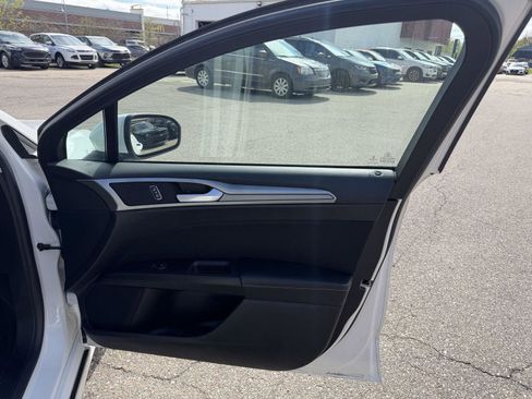 Used 2020 Ford Fusion SE FWD image 21