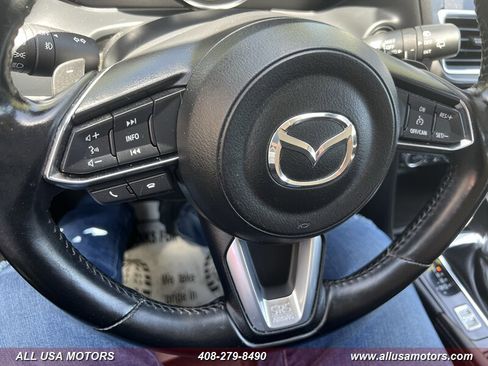 Used 2017 MAZDA MAZDA3 Grand Touring w/ Premium Equipment Package FWD image 16
