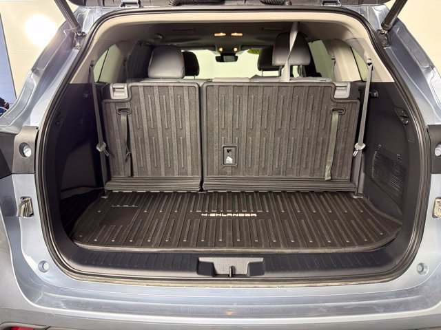 Used 2020 Toyota Highlander XLE AWD/4WD image 27