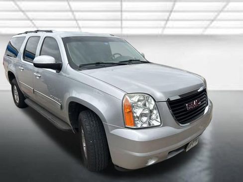 Used 2013 GMC Yukon XL SLT w/ SLT-2 Equipment Package image 1