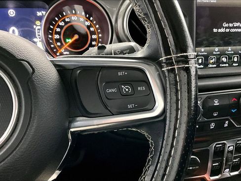 Used 2020 Jeep Wrangler Unlimited Sahara image 25