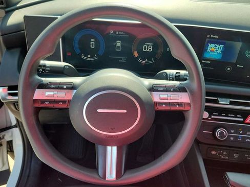 Used 2025 Hyundai Santa Cruz SE FWD image 31