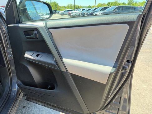 Used 2015 Toyota RAV4 LE AWD/4WD image 33