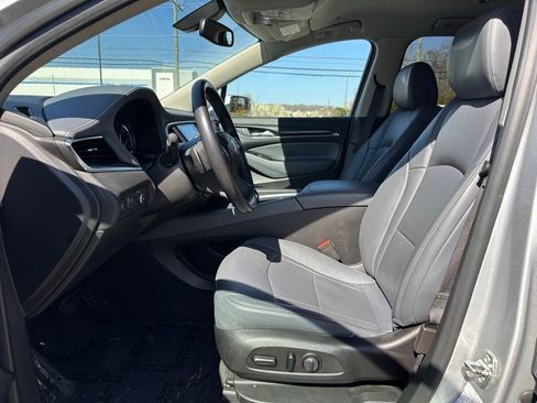 Used 2019 Buick Enclave Essence image 11