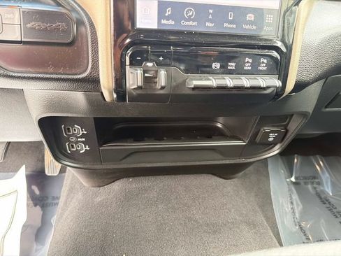 Used 2024 RAM 2500 Laramie w/ Safety Group AWD/4WD image 25