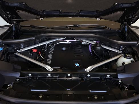 Used 2024 BMW X7 xDrive40i w/ M Sport Package image 31