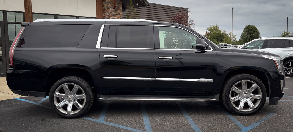 Used 2018 Cadillac Escalade ESV Luxury AWD/4WD image 25