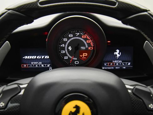 Used 2016 Ferrari 488 GTB image 13