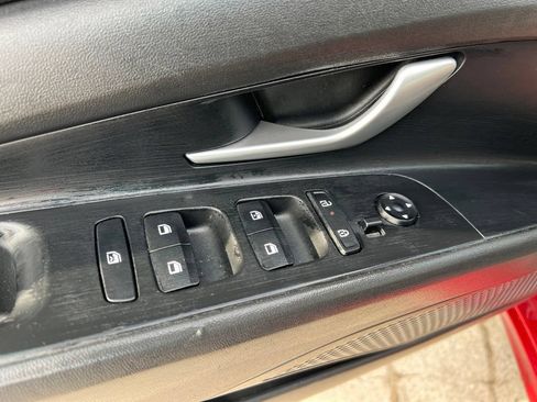 Used 2024 Hyundai Elantra SEL FWD image 12