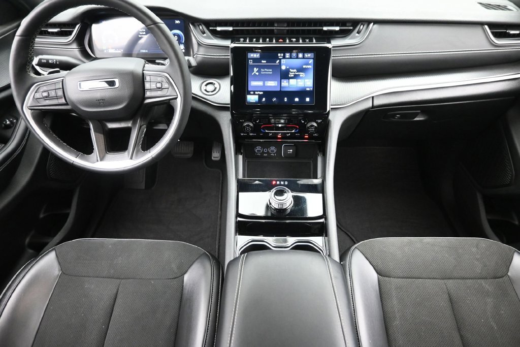 Used 2023 Jeep Grand Cherokee Altitude AWD/4WD image 15