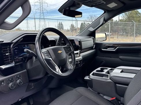 Used 2025 Chevrolet Silverado 1500 LT AWD/4WD image 11