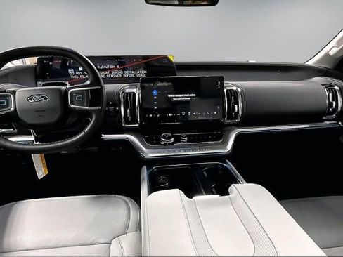 New 2026 Ford Expedition Max Platinum image 7