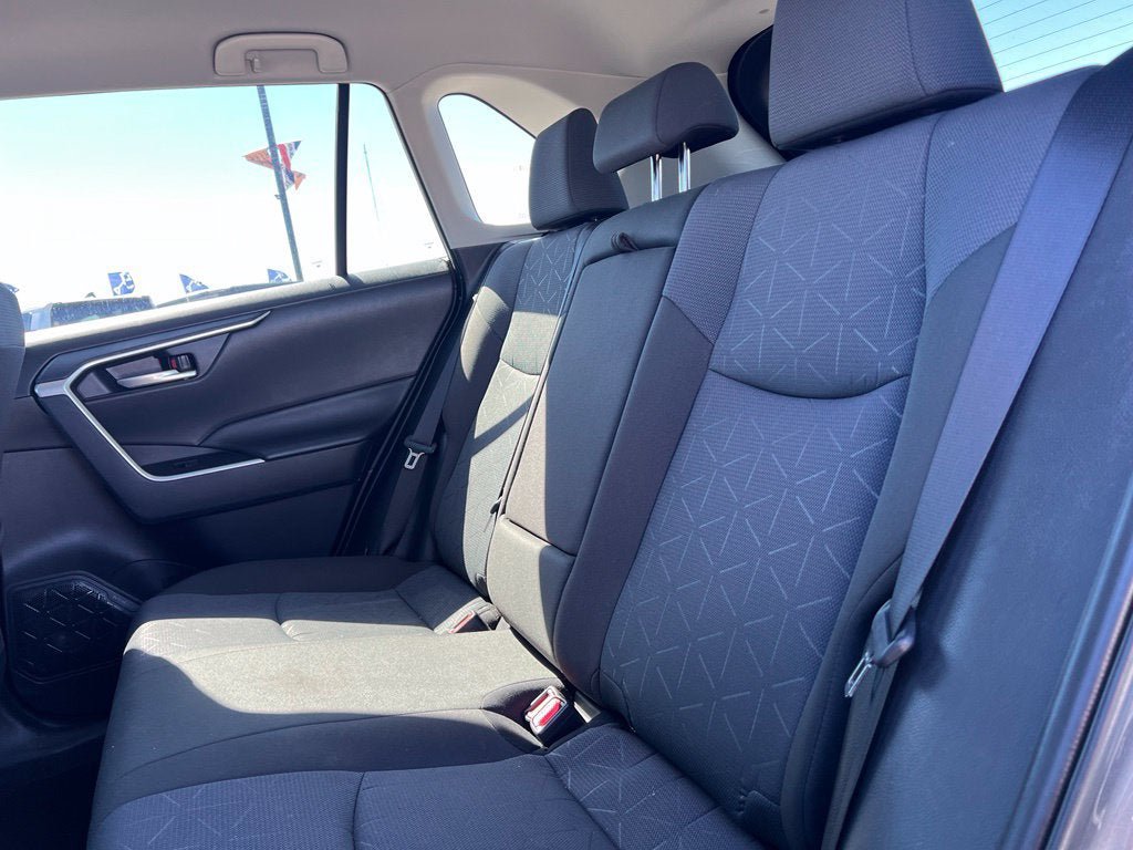 Used 2025 Toyota RAV4 XLE AWD/4WD image 22