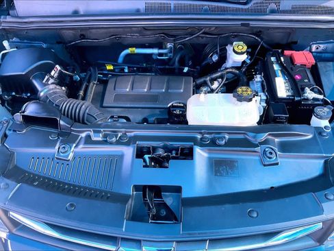 Used 2021 Chevrolet Trax LT w/ LT Convenience Package image 29