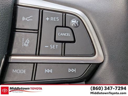 Used 2025 Toyota Highlander XLE AWD/4WD image 20