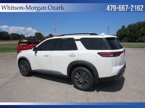 Used 2022 Nissan Pathfinder SV FWD image 9
